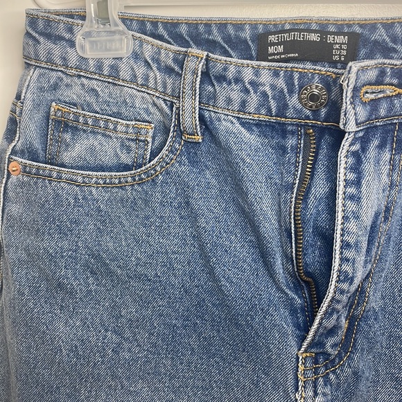 NWT Pretty Little Thing Knee Rip Light Wash Mom Jeans US Size 6 - Picture 12 of 15